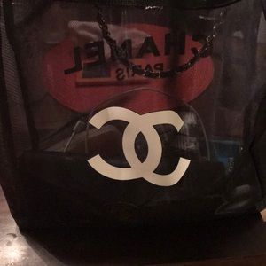 Meet your Posher, Smiling